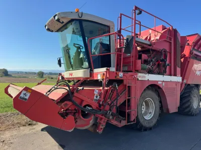 PMC G8-3300 COMBINE HARVESTER