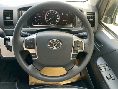 2025 Toyota Hiace Commuter 2.8 GL Diesel Turbo – 14-Seater for export from Japan