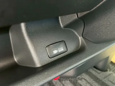 2025 Toyota Hiace Commuter 2.8 GL Diesel Turbo – 14-Seater