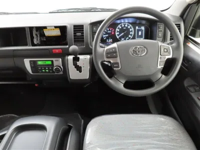 2025 Toyota Hiace Commuter 2.8 GL Diesel Turbo 14 seater (No.961014)