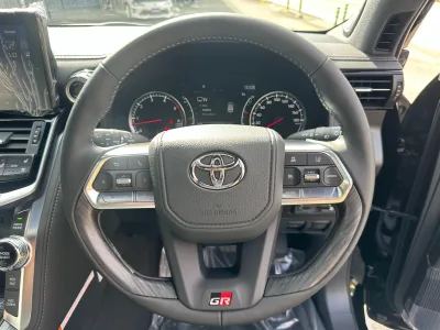 2025 Toyota Land Cruiser 300 3.3 GR Sport Diesel Turbo Black (No.961022) for export from Japan