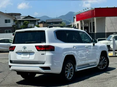 2025 Toyota Land Cruiser 300 ZX 3.5L 4WD 7 Seater for export from Japan