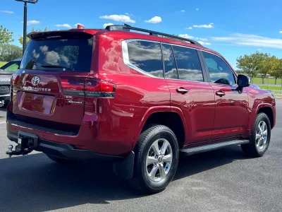 2026 Toyota LandCruiser Sahara LC300 7 Seater Suv