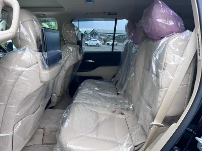 2025 Toyota LandCruiser LC300 7 Seater ZX Petrol (No.960561) for export from Japan