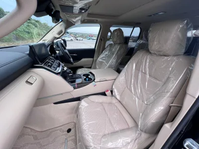 2025 Toyota LandCruiser LC300 7 Seater ZX Petrol (No.960561) for export from Japan