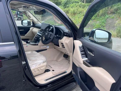2025 Toyota LandCruiser LC300 7 Seater ZX Petrol (No.960561) for export from Japan