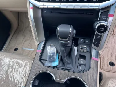 2025 Toyota LandCruiser LC300 7 Seater ZX Petrol (No.960561) for export from Japan