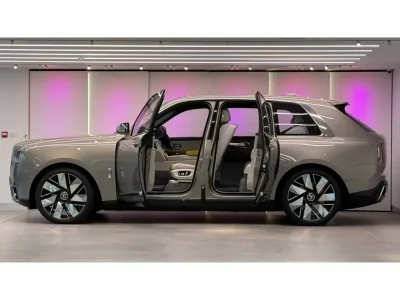 2025 Rolls-Royce Cullinan Right-Hand Drive SUV (No.109054) for export from Japan
