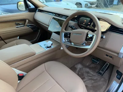 Land Rover Range Rover SV Signature Suite RHD - White for export from Japan