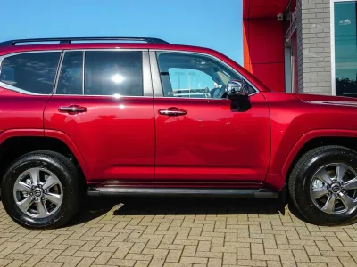 2025 Brand new LC300 Sahara 7 seat Red Beige interior (No.J0839) for export from Japan