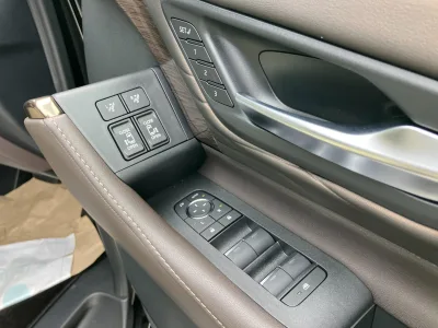 2025 Toyota Alphard Plug-in Hybrid Executive Lounge E-Four 4WD for export from Japan