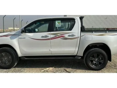 2025 Toyota Hilux SR5 Double Cab 4x4 LHD Full option for export from Japan