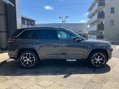 2025 Jeep Grand Cherokee Summit Reserve 4xe (Plug‑In Hybrid) for export from Japan