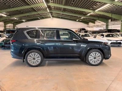 2026 Lexus LX 500d VIP 4-Seater / 3.3L Twin-Turbo Diesel AWD for export from Japan