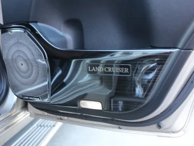 2019 Toyota Land Cruiser 200 4.6 ZX 4WD WALD for export from Japan