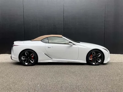2023 Lexus LC500 Convertible (No.620976) for export from Japan