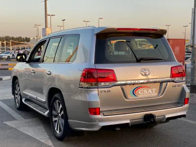 Toyota Land Cruiser 5.7L VXR (No-830715) for export from Japan