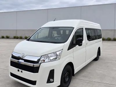 2026 Toyota Hiace Commuter 2.8 Diesel AT High Roof 15-Seater RHD