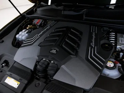 2026 Lamborghini Urus SE 4.0L V8 Hybrid AWD for export from Japan