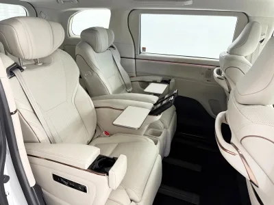2025 Lexus LM 500h Version L 4WD for export from Japan