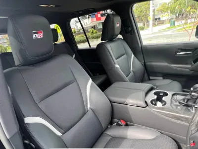 2022 Toyota LandCruiser 300 LC300 GR Sport (No.J0457) for export from Japan
