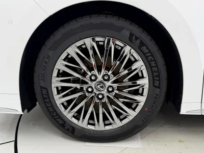 2025 Lexus LM 500h Version L 4WD for export from Japan