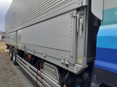 2016 Isuzu Giga large Aluminium wing body truck QPG-CYL77B (No.920772) for export from Japan