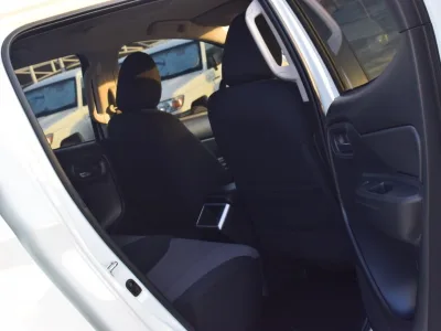 2019 Mitsubishi pickup L200 White (No.830778) for export from Japan