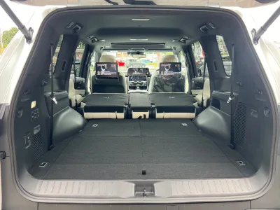 2025 Lexus LX 600 4WD 7 Seater Modellista Aero - Luxury & Power Combined (No.961019) for export from Japan