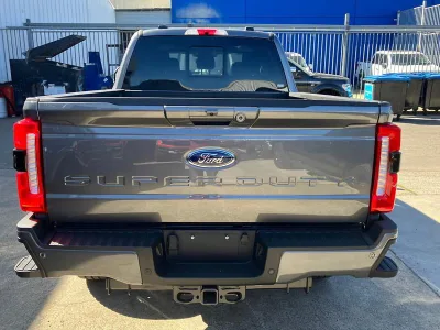 2025 Ford F350 Lariat LHD Pickup (No.960863) for export from Japan