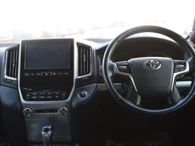 2018 Toyota Land Cruiser Sahara 4.4L Diesel 4WD – Black for export from Japan