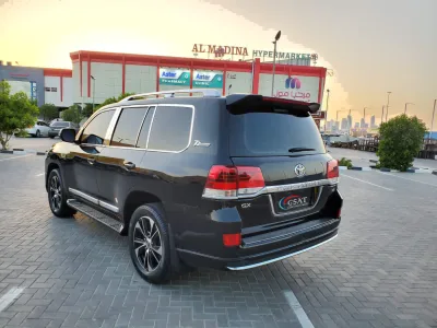 2018 Toyota Land Cruiser 8 seater V8 engine (No-830714) for export from Japan