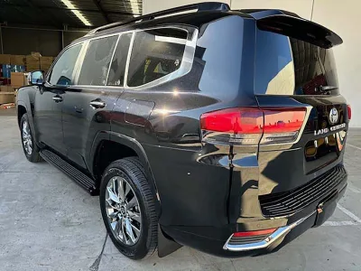 2025 Toyota Land Cruiser Sahara ZX for export from Japan