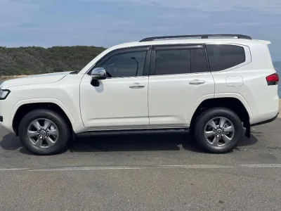 2025 Toyota Land Cruiser LC300 Sahara 7 seater(No.510805) for export from Japan