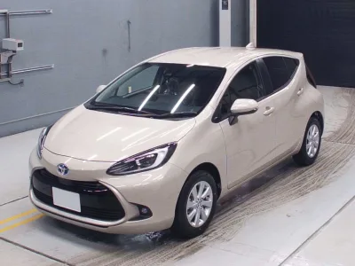 2022 Toyota Aqua Z Safety Sens for export from Japan