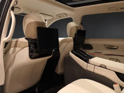 2025 Toyota Century SUV 3.5L Plug-in Hybrid 4WD 4-Seater for export from Japan