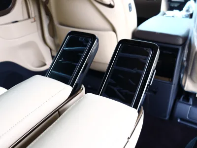 2025 Toyota Alphard Hybrid 2.5 Executive Lounge E-Four 4WD: Unmatched Luxury and Performance (No.960970) for export from Japan