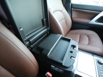 2019 Toyota Land Cruiser 200 4.6 ZX 4WD WALD for export from Japan