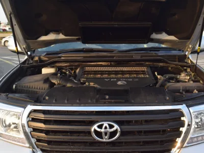 2014 Toyota Land Cruiser Sahara Silver (No.830752) for export from Japan