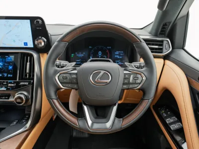 2025 LEXUS LX600 4WD –7 Seater LUXURY PACKAGE for export from Japan