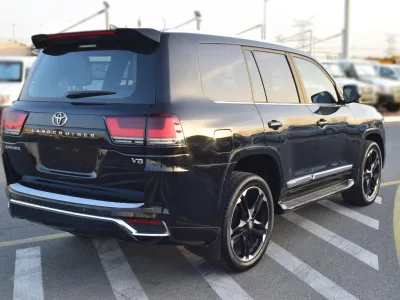 2018 Toyota Land Cruiser Sahara 4.4L Diesel 4WD – Black for export from Japan