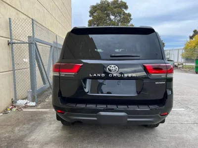 2025 Toyota Land Cruiser LC300 Sahara (No.J0512) for export from Japan