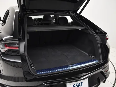 2026 Lamborghini Urus SE 4WD RHD - Nero Helene for export from Japan