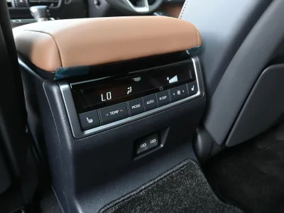2025 Lexus GX550 Version L 4WD for export from Japan