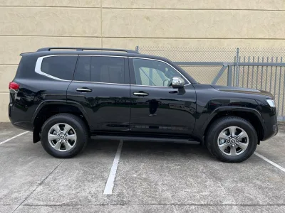 2025 Toyota Land Cruiser LC300 Sahara (No.J0512) for export from Japan