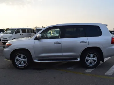 2014 Toyota Land Cruiser Sahara Silver (No.830752) for export from Japan