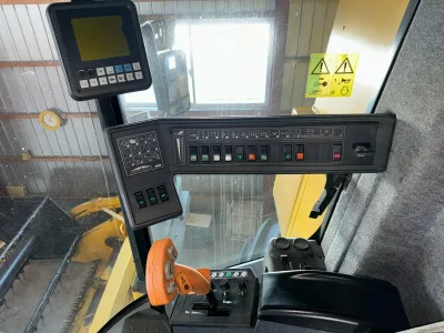 NEW HOLLAND TX67 COMBINE HARVESTER (No.J0955) for export from Japan