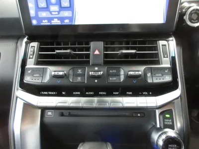 2022 Toyota Land Cruiser 300 ZX 3.3 Diesel Turbo 4WD for export from Japan