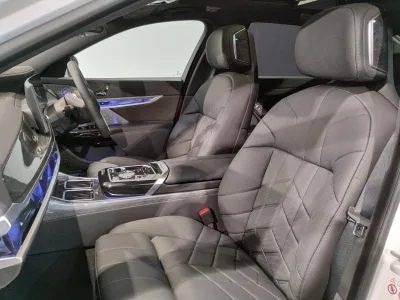 2025 BMW i7 eDrive for export from Japan