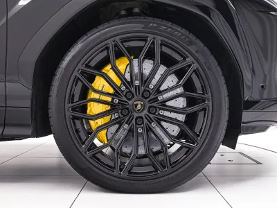2026 Lamborghini Urus SE 4WD RHD - Nero Helene for export from Japan